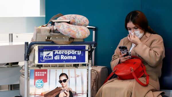 A passenger in a protective mask is seen at Rome's Fiumicino airport, after first cases of coronavirus were confirmed in Italy, January 31, 2020 - Sputnik International