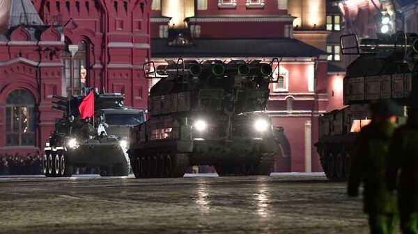 Night-time repetition of the Buk-M2 missile system in Moscow. - Sputnik International