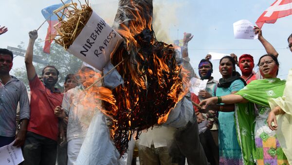 Activists of the Communists Party of India(CPI) burn an effigy representing the rapists of Delhi student, Nirbhaya during their protest in Hyderabad on March 6, 2015. - Sputnik International