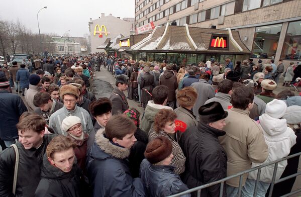 Wednesday 31 January 1990, a file photo, hundreds of people lined up around the first McDonald's restaurant in the Soviet Union on Moscow's Pushkin Square on its opening day.  - Sputnik International
