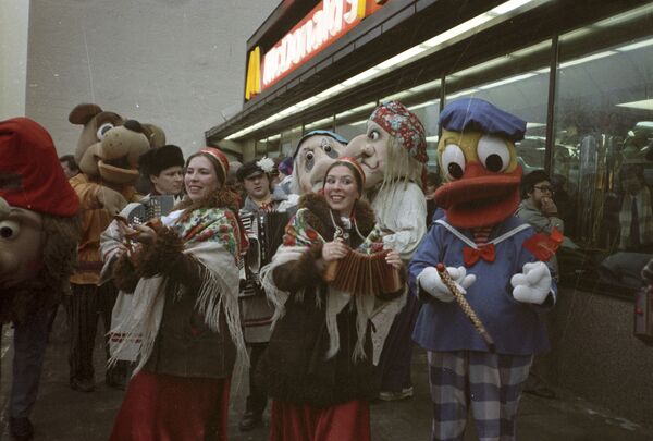 Opening ceremony of the first McDonald's in the USSR. - Sputnik International