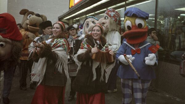 The opening ceremony of the first in the USSR McDonald's - Sputnik International