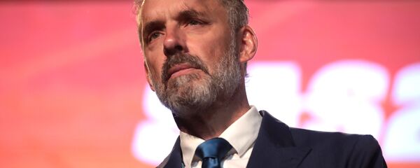 Jordan Peterson speaking with attendees at the 2018 Student Action Summit Jordan Peterson speaking with attendees at the 2018 Student Action Summit - Sputnik International