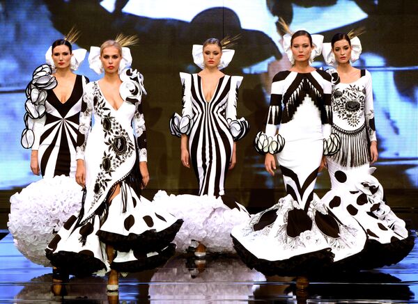 Beauty and Passion: Spirit of Spanish Dance Presented at International Flamenco Fashion Show - Sputnik International