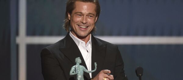 Brad Pitt accepts the award for outstanding performance by a male actor in a supporting role for Once Upon a Time in Hollywood  - Sputnik International