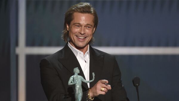 Brad Pitt accepts the award for outstanding performance by a male actor in a supporting role for Once Upon a Time in Hollywood  - Sputnik International