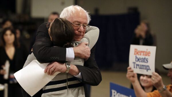 Democratic presidential candidate Sen. Bernie Sanders, I-Vt., center, hugs Rep. Alexandria Ocasio-Cortez, D-N.Y. - Sputnik International