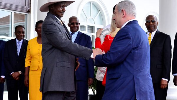 Israeli Prime Minister Benjamin Netanyahu meets Ugandan President Yoweri Museveni at State House in Entebbe, Uganda - Sputnik International