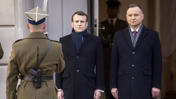 Polish President Andrzej Duda welcomes French President Emmanuel Macron - Sputnik International