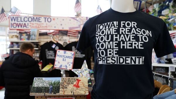 People shop for politics-themed shirts and other items at the store Raygun on the day of the Iowa Caucus in Des Moines, Iowa, U.S. February 3, 2020.  - Sputnik International