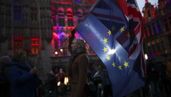 A woman holds up the Union and the European Union flags during an event called Brussels calling to celebrate the friendship between Belgium and Britain at the Grand Place in Brussels, Thursday, Jan. 30, 2020 - Sputnik International