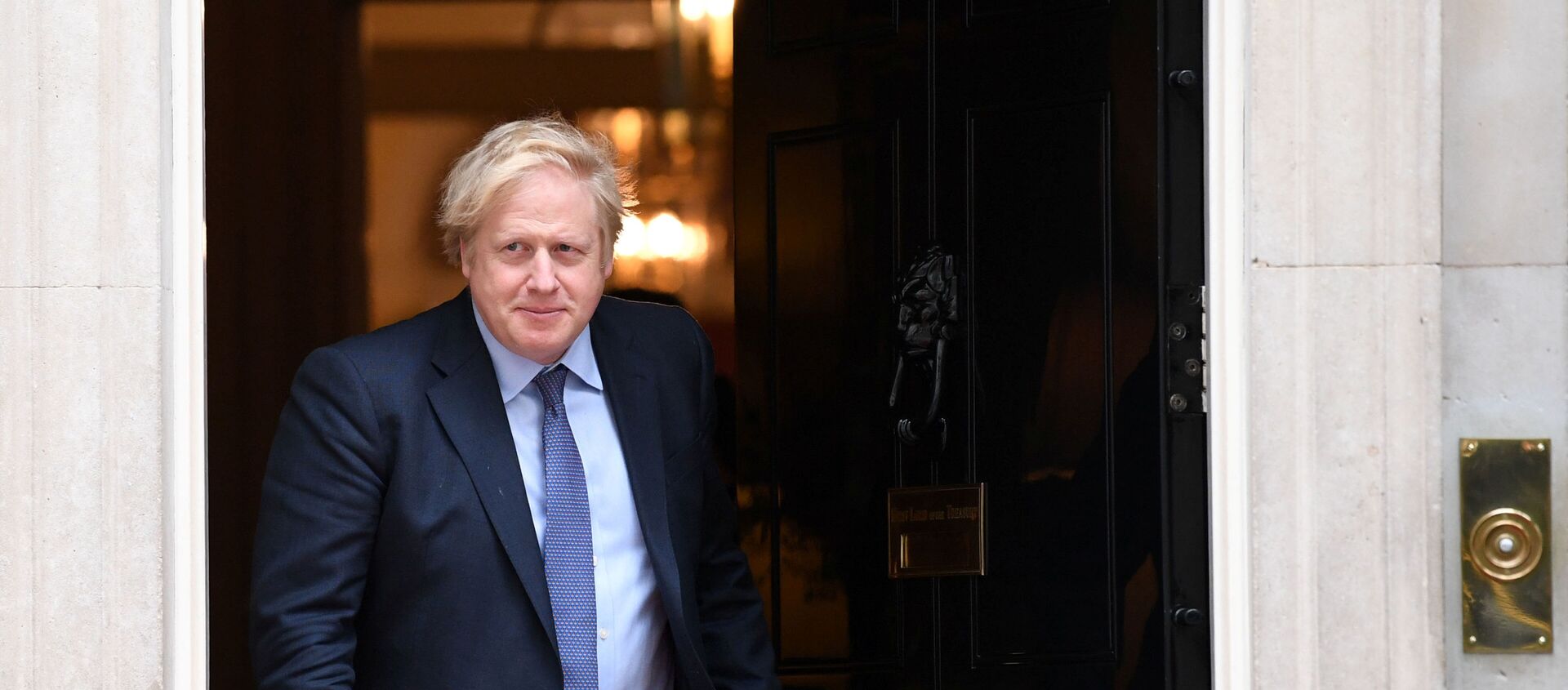 Britain's Prime Minister Boris Johnson goes out to welcome the Sultan of Brunei, Hassanal Bolkiah (not pictured), at Downing Street in London, Britain, February 4, 2020. Stefan Rousseau/Pool via REUTERS - Sputnik International, 1920, 13.02.2020