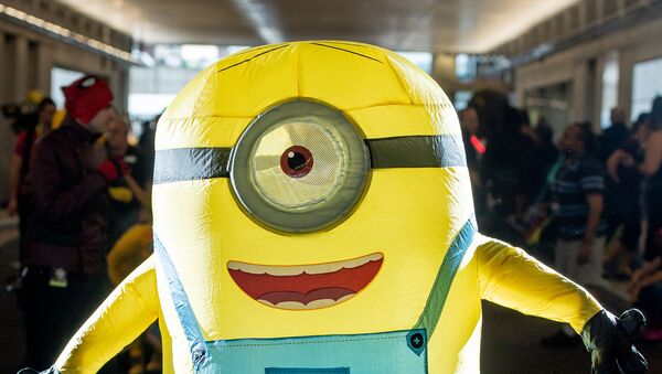  A fan cosplays as a Minion form Despicable Me during the 2018 New York Comic-Con at Javits Center on October 7, 2018 in New York City.   Roy Rochlin/Getty Images/AFP - Sputnik International
