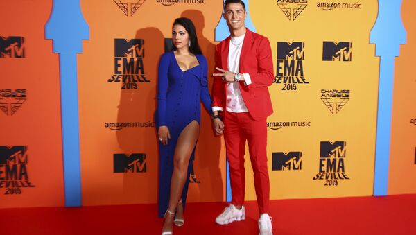 Soccer player Cristiano Ronaldo, right, and Georgina Rodriguez pose for photographers upon arrival at the European MTV Awards in Seville, Spain, 3 November 2019.  - Sputnik International