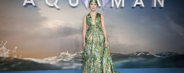 Actress Amber Heard poses for photographers upon arrival at the world premiere of the film 'Aquaman', in London, Monday, 26 November 2018 Actress Amber Heard poses for photographers upon arrival at the world premiere of the film 'Aquaman', in London, Monday, 26 November 2018 - Sputnik International