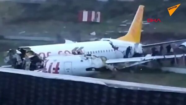 A passenger Boeing 737-800 plane has skidded off the runway at Istanbul's Sabiha Gokcen Airport, CNN Turk reported - Sputnik International