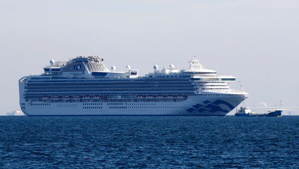 Cruise ship Diamond Princess is seen anchored off the Yokohama Port, after ten people on the cruise liner have tested positive for coronavirus in Yokohama, south of Tokyo, Japan 5 February 2020. - Sputnik International