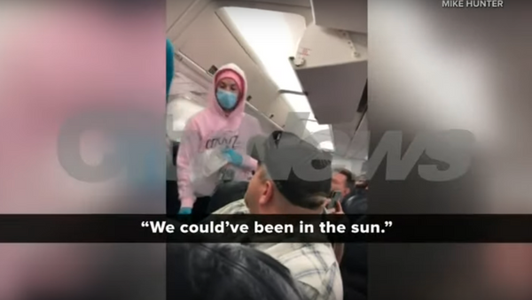 Viewer video: Vaughan man arrested for claiming to have coronavirus on plane - Sputnik International