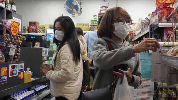People at a convenience store in Hong Kong - Sputnik International
