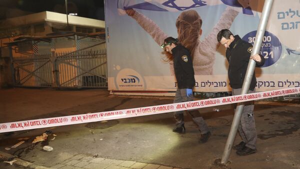 Israeli police officers inspect the scene of an attack in Jerusalem, early Thursday, Feb. 6, 2020 - Sputnik International