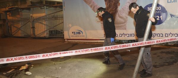 Israeli police officers inspect the scene of an attack in Jerusalem, early Thursday, Feb. 6, 2020 - Sputnik International