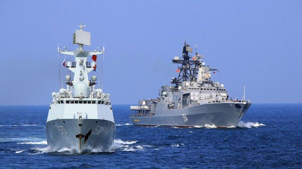 In this Friday, Sept. 16, 2016 photo released by Xinhua News Agency, Chinese Navy frigate Huangshan, left, and Russian Navy antisubmarine ship Admiral Tributs take part in a joint naval drill at sea off south China's Guangdong Province.  - Sputnik International