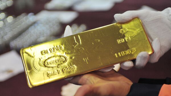 A gold ingot made at the Yekaterinburg Non-Ferrous Metals Processing Plant. - Sputnik International