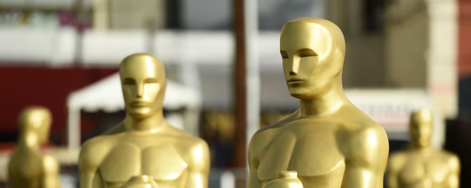 Oscar statues stand off of Hollywood Boulevard in preparation for Sunday's 92nd Academy Awards at the Dolby Theatre, Wednesday, Feb. 5, 2020, in Los Angeles - Sputnik International, 1920, 27.03.2022