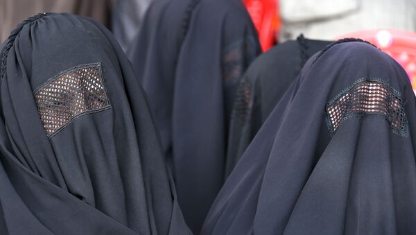 Kashmiri Bhartiya Janata Party (BJP) activists wearing burqa attend a party workers convention ahead of the upcoming general elections in Srinagar on March 14, 2019. - India is not just the world's biggest democracy, its elections are also the most gruelling -- with nearly six weeks between the first round of voting on April 11 and the last - Sputnik International