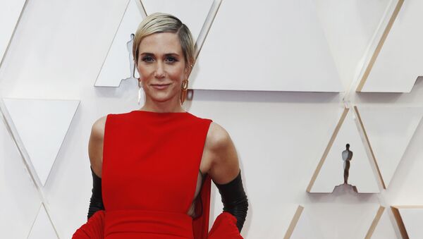 Kristen Wiig in Valentino poses on the red carpet during the Oscars arrivals at the 92nd Academy Awards in Hollywood, Los Angeles, California, U.S., February 9, 2020 - Sputnik International