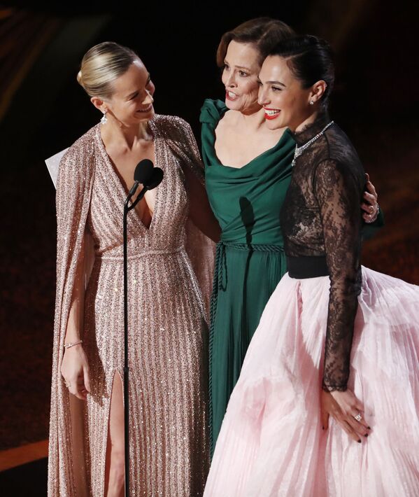 Brie Larson, Sigourney Weaver, and Gal Gadot present the Best Original Score nominations performance by Eimear Noone, the first woman to conduct the orchestra at an Oscars ceremony, at the 92nd Academy Awards in Hollywood, Los Angeles, California on 9 February 2020.  - Sputnik International