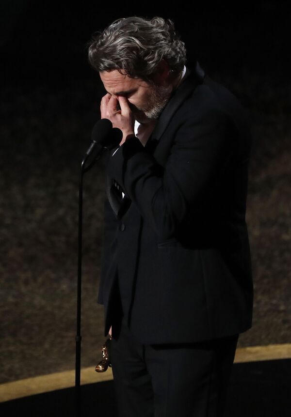 Joaquin Phoenix reacts as he accepts the Oscar for Best Actor for Joker at the 92nd Academy Awards in Hollywood, Los Angeles, California on 9 February 2020.  - Sputnik International