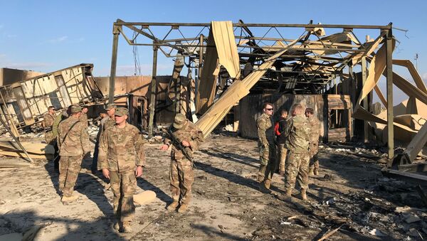 U.S. soldiers inspect the site where an Iranian missile hit at Ain al-Asad air base in Anbar province, Iraq - Sputnik International