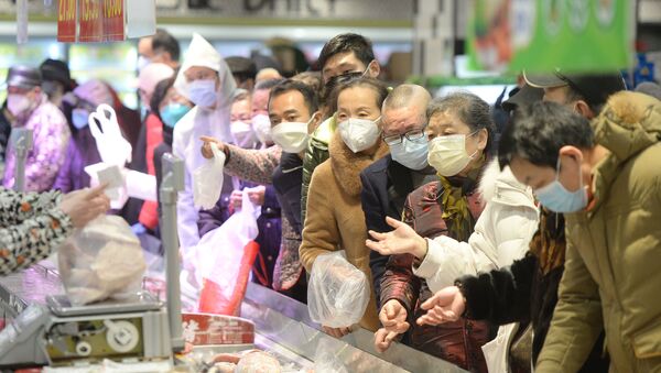 Customers wearing face masks shop inside a supermarket following an outbreak of the novel coronavirus in Wuhan - Sputnik International