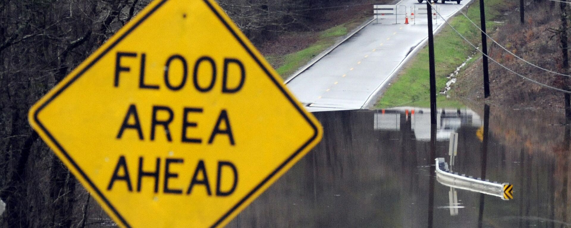 Vehicles turn around on a road blocked by floodwaters in Helena, Ala., on Tuesday, Feb. 11, 2020. The National Weather Service said flooding was expected from central Mississippi to north Georgia following downpours, and severe storms could follow the rain.  - Sputnik International, 1920, 29.07.2020