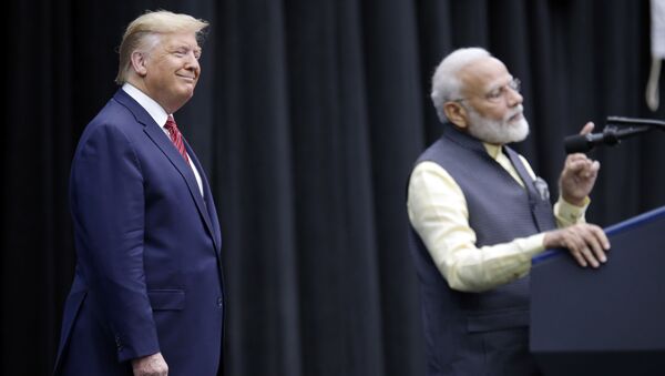President Donald Trump listens as India Prime Minister Narendra Modi introduces him - Sputnik International