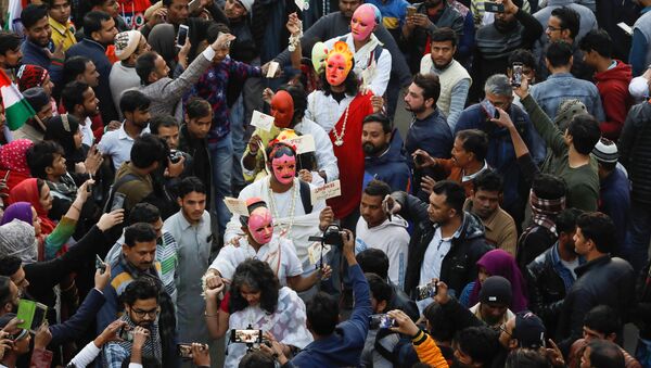Demonstrators attend a protest against a new citizenship law in Shaheen Bagh, area of New Delhi, India, February 2, 2020 - Sputnik International