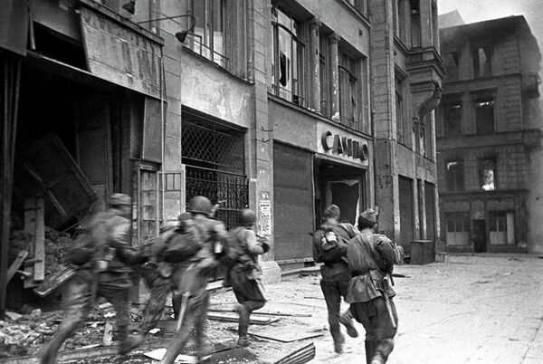 Battle for Budapest: Russian MoD Declassifies Files on Brutal Campaign for Hungarian Capital Battle for Budapest: Russian MoD Declassifies Files on Brutal Campaign for Hungarian Capital - Sputnik International