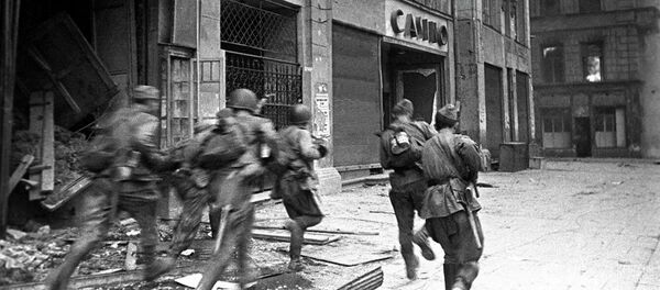 Red Army storms city - Sputnik International