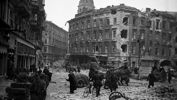 The Great Patriotic War, 1941-1945. On the streets of Budapest after liberation from the Nazis occupation, February 1945 - Sputnik International