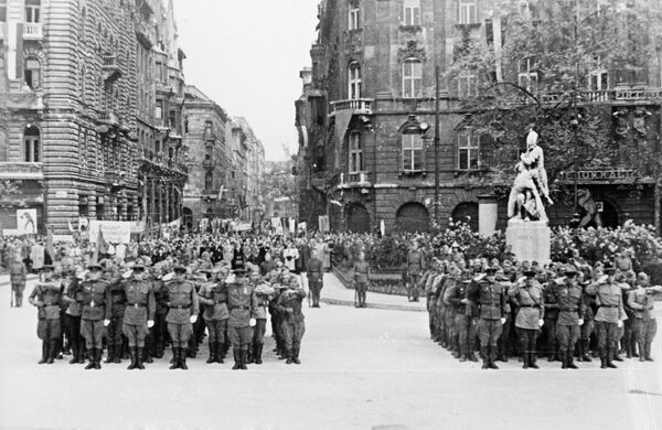 Battle for Budapest: Russian MoD Declassifies Files on Brutal Campaign for Hungarian Capital Battle for Budapest: Russian MoD Declassifies Files on Brutal Campaign for Hungarian Capital - Sputnik International