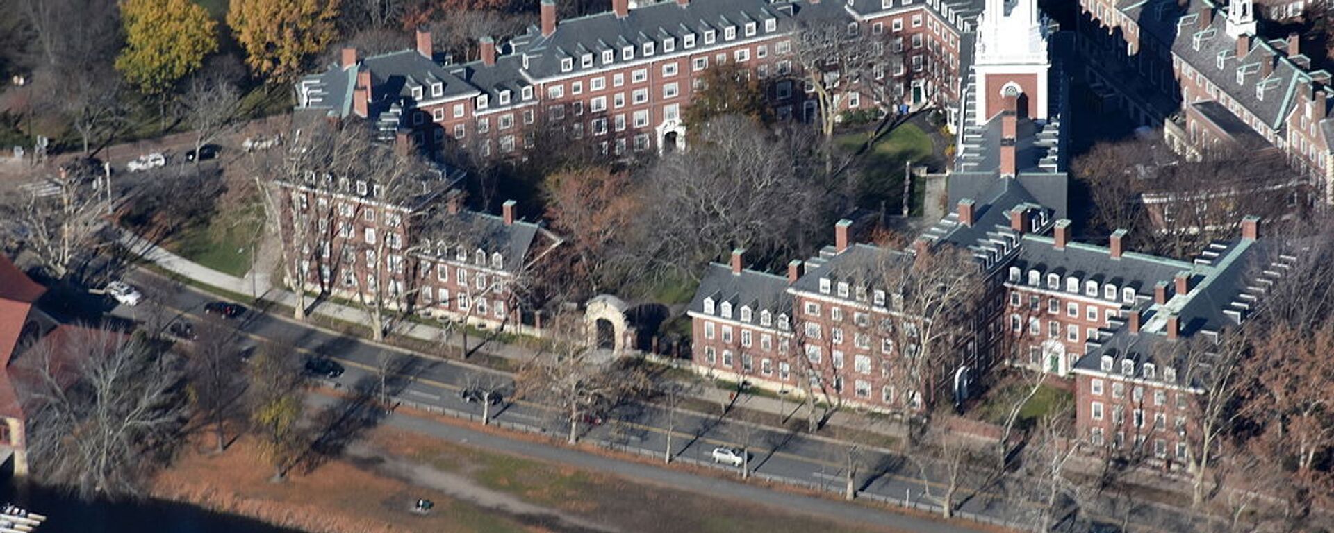 Aerial view of Eliot House, an undergraduate residential college of Harvard University, taken from the south - Sputnik International, 1920, 20.12.2023