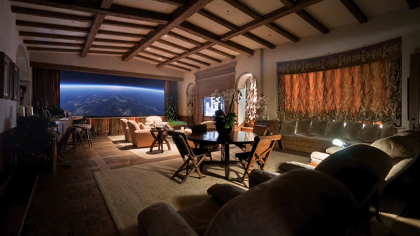 Photos: World’s Richest Man Jeff Bezos Buys Most Expensive House in Los Angeles - Sputnik International