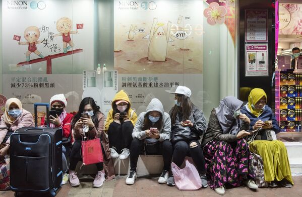 Women wear face masks in Hong-Kong. - Sputnik International