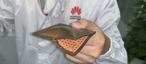 A Huawei research engineer holds up a thermal cooling solution with copper structure at the Huawei Materials lab in Dongguan in Southern China's Guangdong province A Huawei research engineer holds up a thermal cooling solution with copper structure at the Huawei Materials lab in Dongguan in Southern China's Guangdong province - Sputnik International