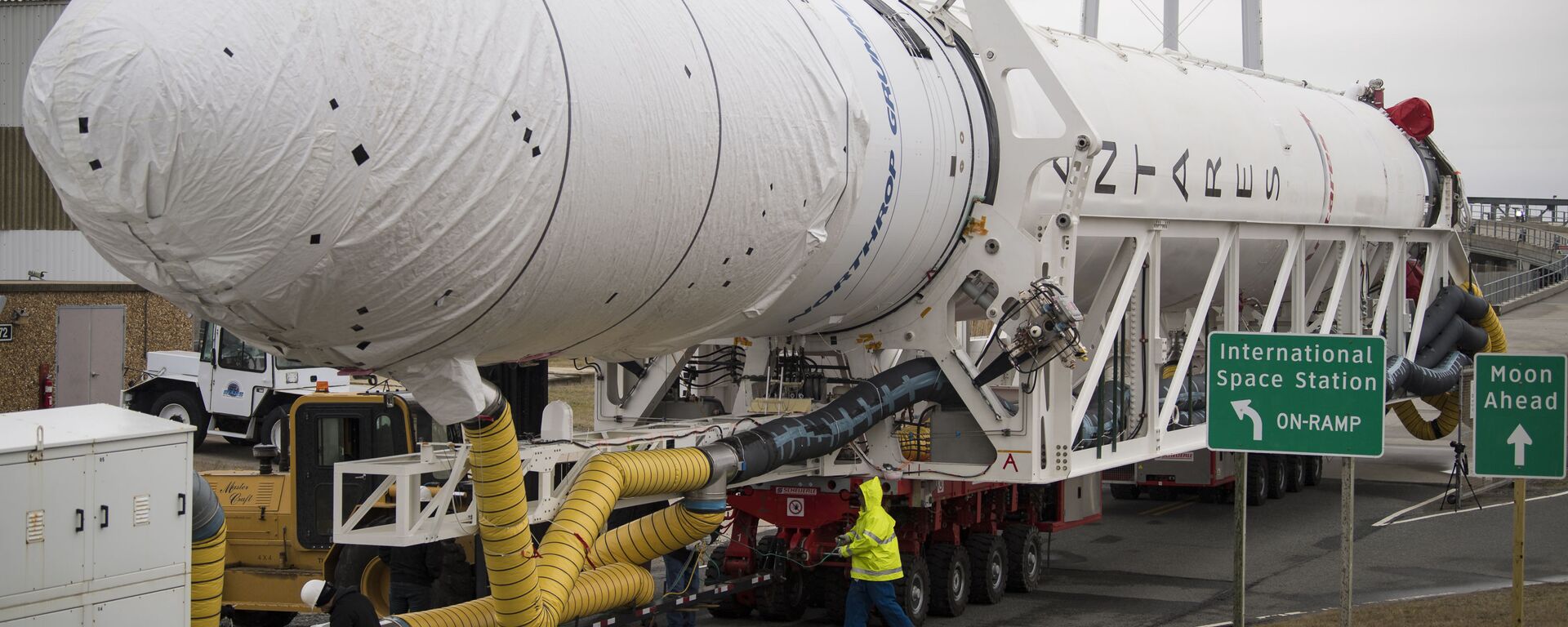 In this photo provided by NASA, a Northrop Grumman Antares rocket arrives at launch Pad-0A, Wednesday, Feb. 5, 2020 - Sputnik International, 1920, 30.05.2020