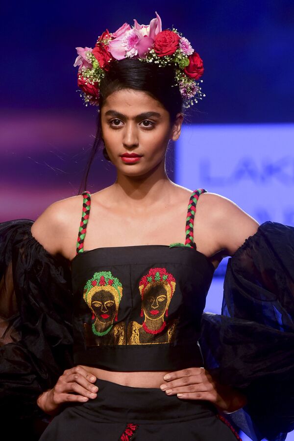 A model presents a creation by Sanjuktta Dutta during the Lakme Fashion Week 2020 Summer/Resort fashion show in Mumbai on February 14, 2020.  - Sputnik International