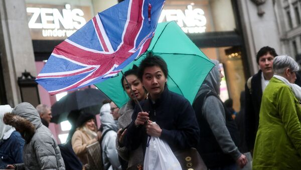 A pedestrian's Union flag umbrella is turned inside out by the wind at Oxford Street during Storm Dennis in London, Britain February 16, 2020. - Sputnik International