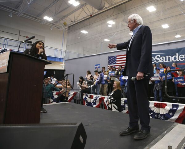 Bernie Laid Down Arms Though He Could Play His Medicare Card Amid US COVID-19 Crisis – Analysts - Sputnik International