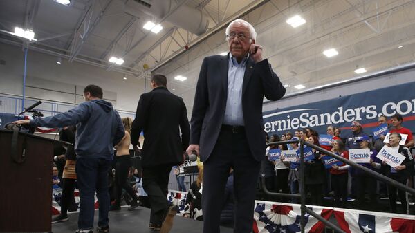 Democratic presidential candidate Sen. Bernie Sanders I-Vt., waits as campaign workers remove protestors from the stage during his campaign event in Carson City - Sputnik International